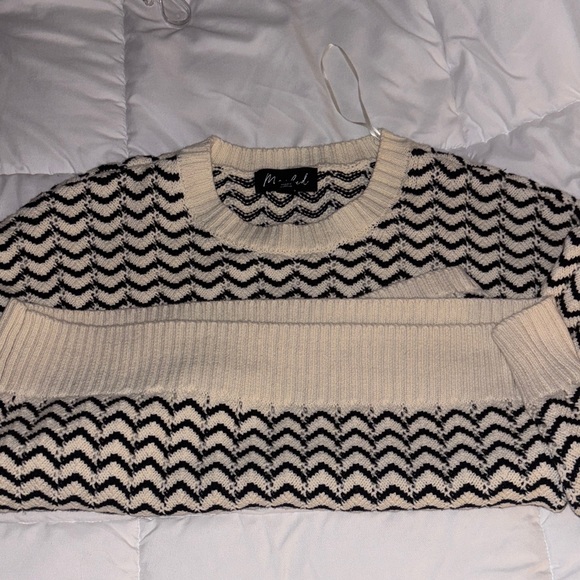 Sweater - Picture 4 of 4